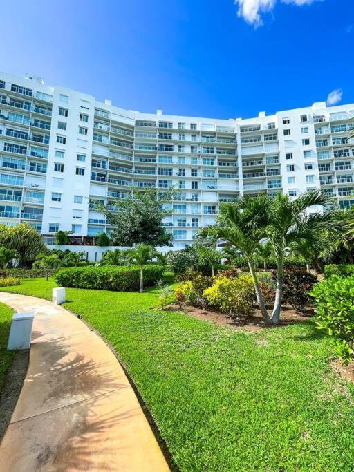 Punta Me Luxury Apartments Ocean View & Beach Front In Amara Cancún Esterno foto