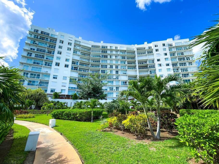 Punta Me Luxury Apartments Ocean View & Beach Front In Amara Cancún Esterno foto